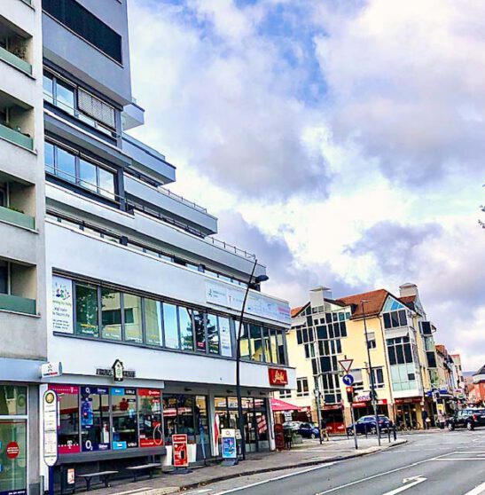 Adenauer 32 -modernes Büro- und Geschäftshaus in Oberursel